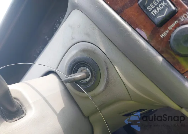 4T1BF28BX3U317270: 42261186