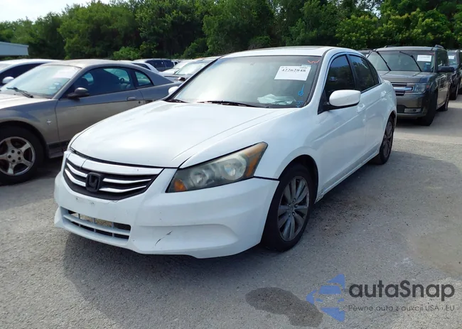 1HGCP2F8XBA038335: 42262848