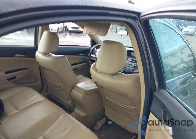 1HGCP2F63CA198752: 42263733