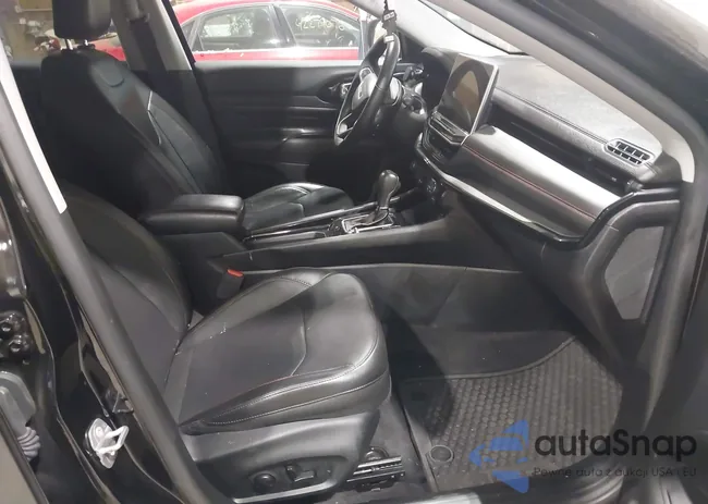 3C4NJDDB8NT227131: 42263024