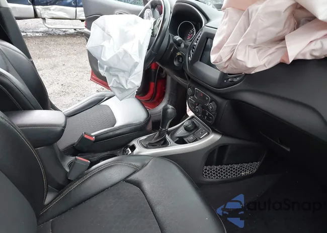 3C4NJDBB1JT402641: 42263036