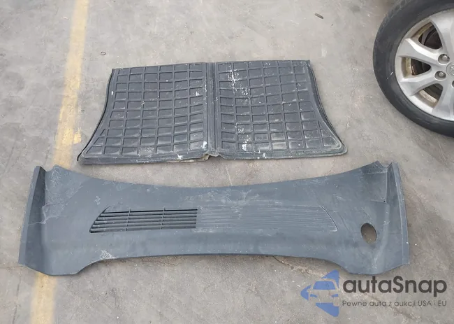 5YJYGDEE8MF069679: 42264643