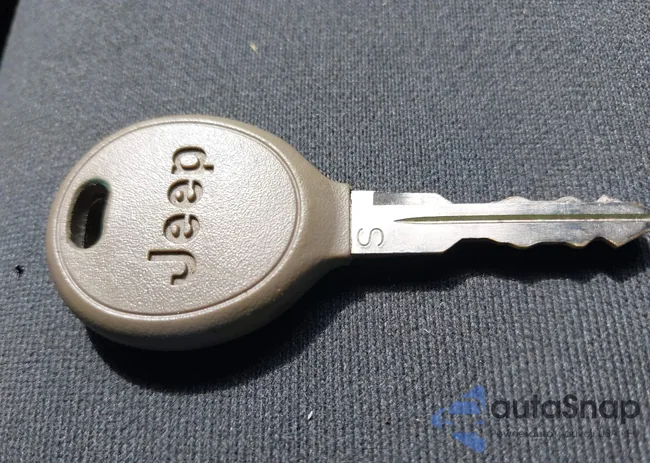 1C4NJPBA8GD642826: 42269578