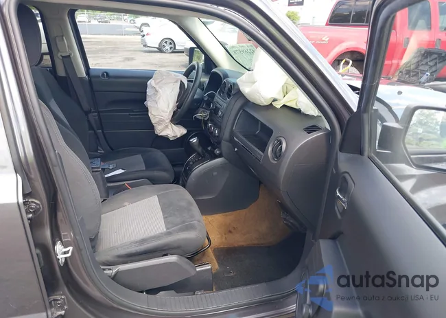 1C4NJPBA8GD642826: 42269578