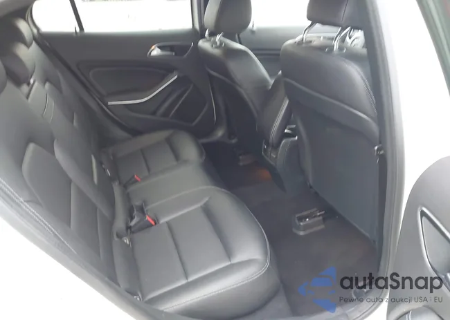 WDCTG4GB6JJ440110: 42270117