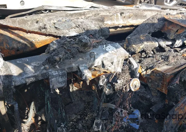 19UUA8F30DA017803: 42270185