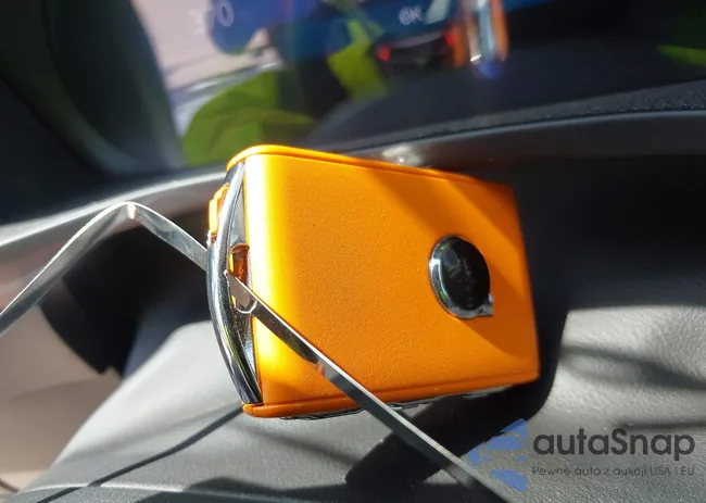 YV4L12UM3S2529546: 42270947