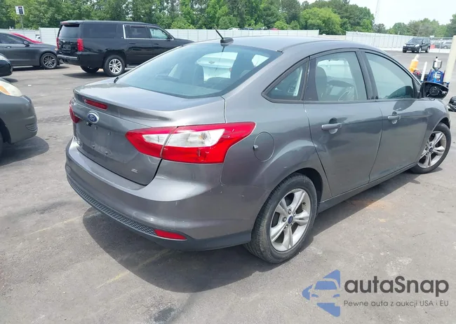 1FADP3F26EL424544: 42272437