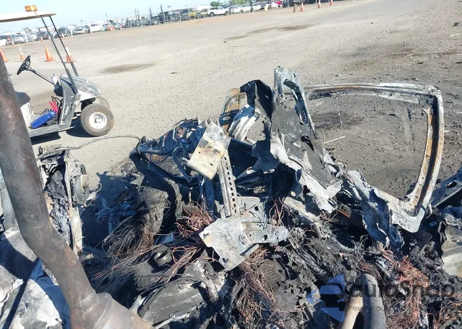 SALYL2FV8KA225815: 42272678