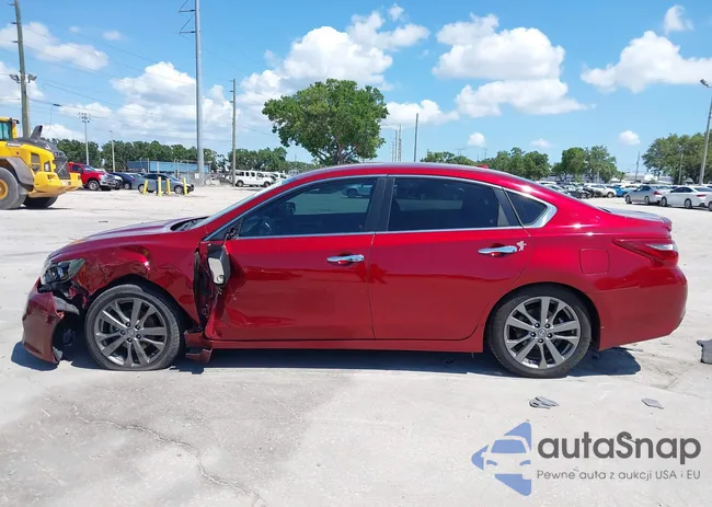 1N4AL3AP5JC143508: 42271895