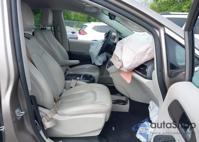 2C4RC1BG6HR708284: 42273843