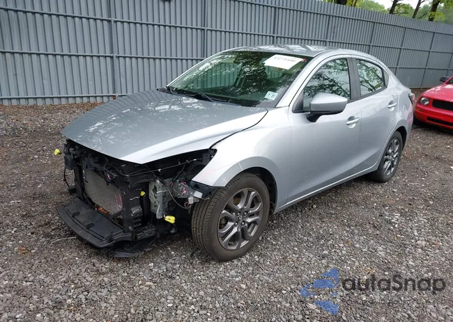 3MYDLBYV3KY525777: 42275400