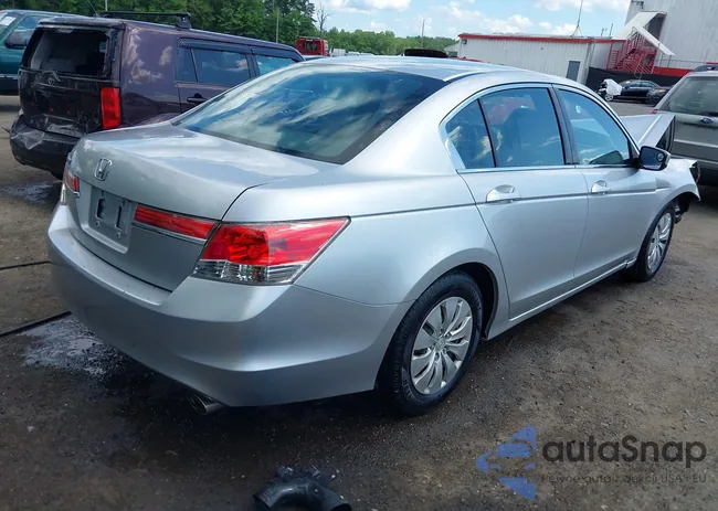 1HGCP2F38CA220329: 42277479