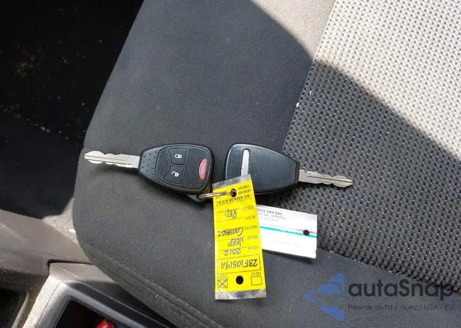 1C4NJDBB3CD616233: 42276878