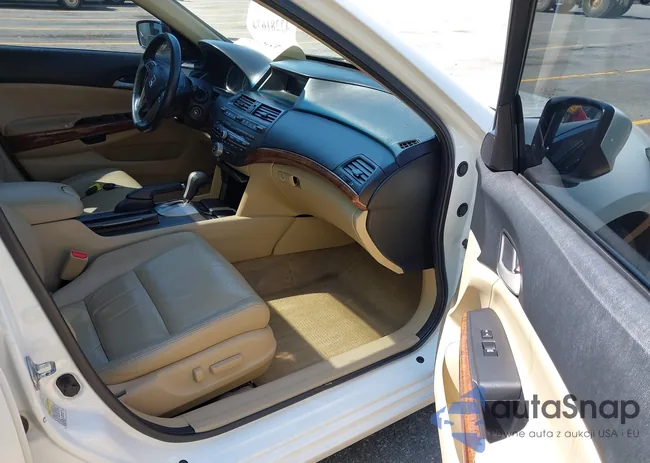 1HGCP2F8XBA803592: 42281674