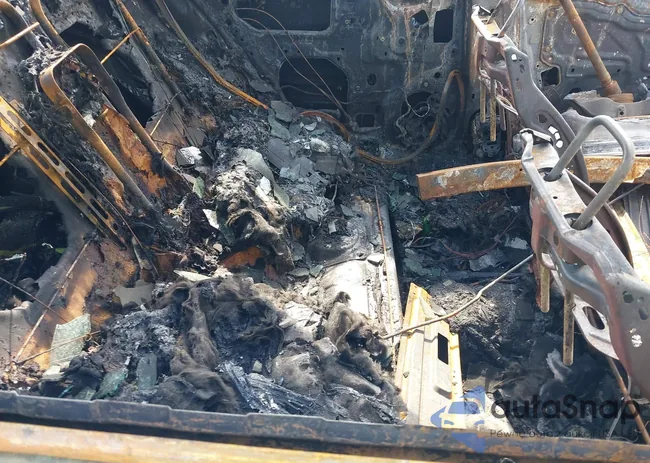 1N4AL2AP2CC113606: 42281676