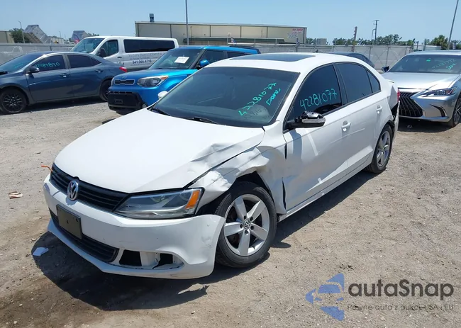 3VWLL7AJ5CM417536: 42281077