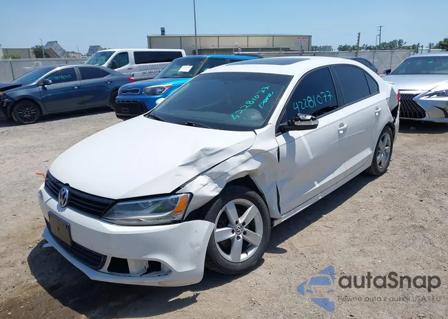 3VWLL7AJ5CM417536: 42281077