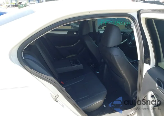 3VWLL7AJ5CM417536: 42281077