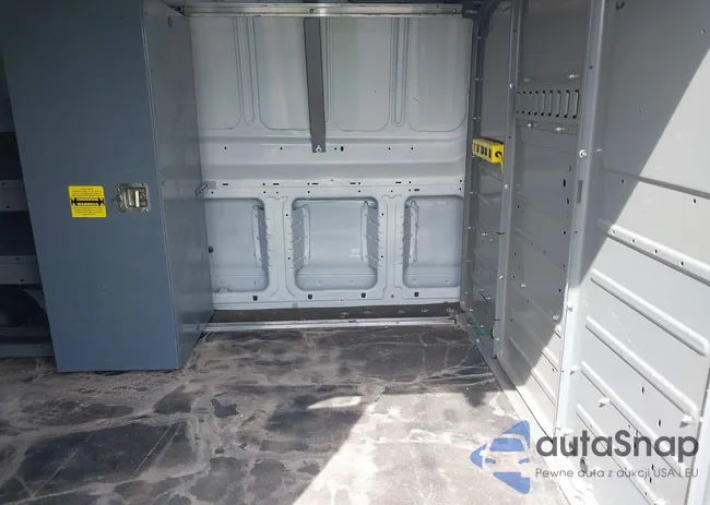 1FTYR2YM3JKB17637: 42281111