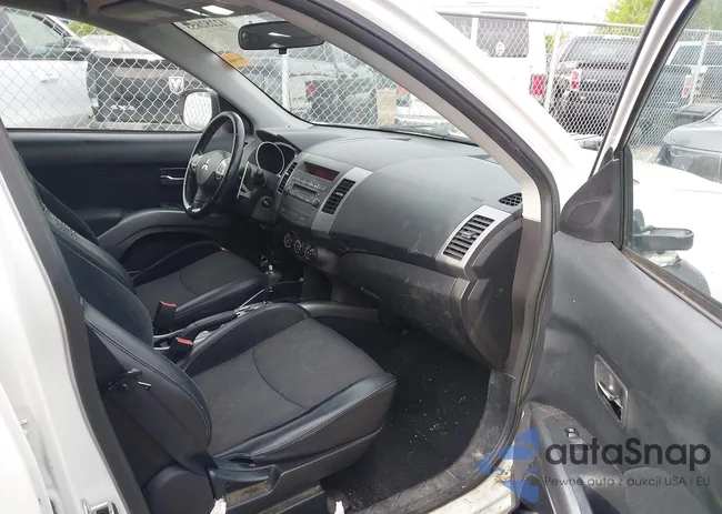 JA4AT3AW8AZ009830: 42282853