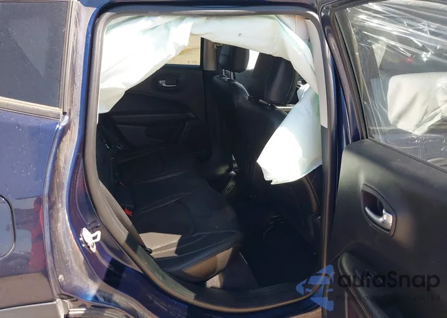 3C4NJDBB1JT321011: 42282212