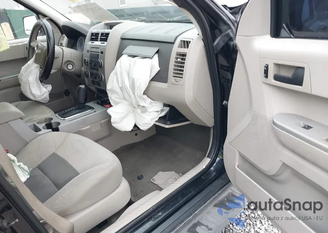 1FMCU03168KB48946: 42283870