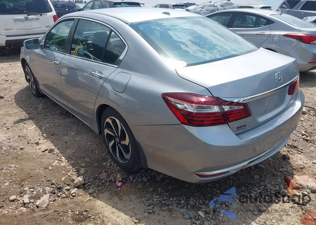 1HGCR2F83HA218176: 42282894