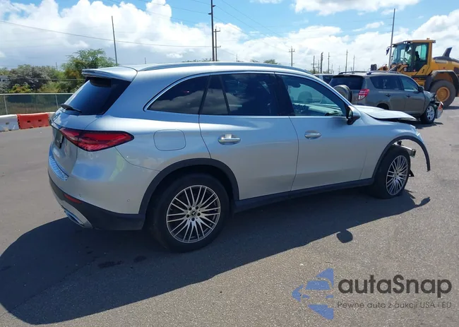 W1NKM4GB2PF043878: 42283130