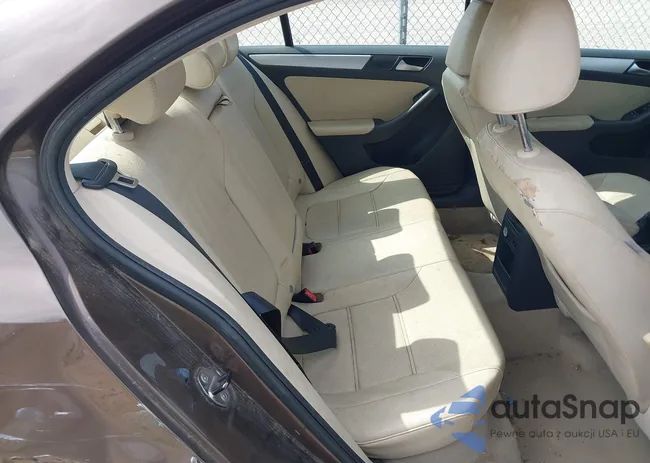 3VWDX7AJ8DM437709: 42285355