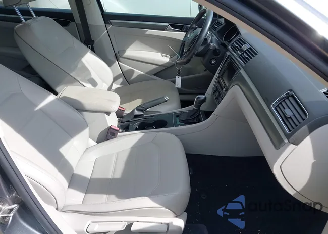 1VWAA7A31JC025005: 42287796