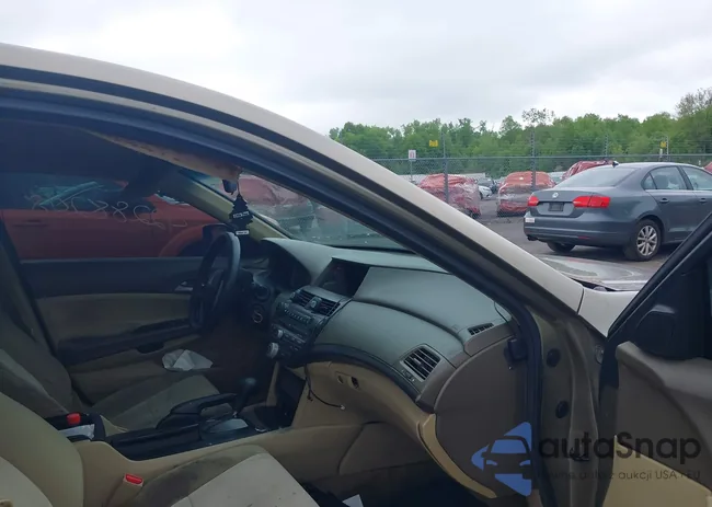 1HGCP2F3XAA077574: 42288248