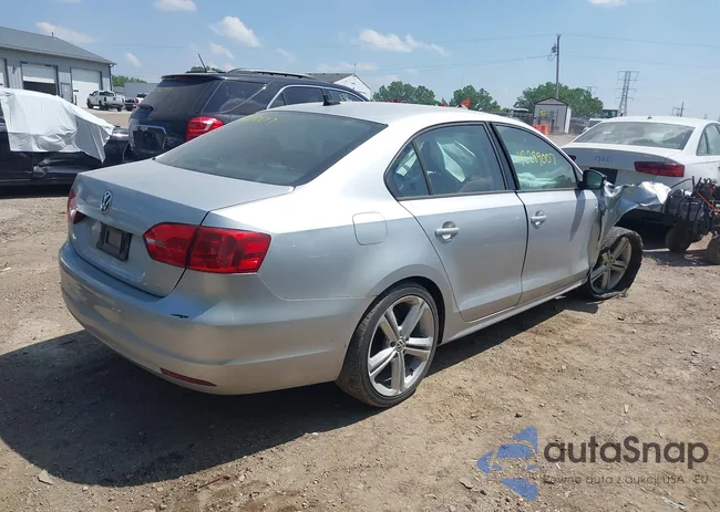 3VWD17AJ8EM313717: 42289007