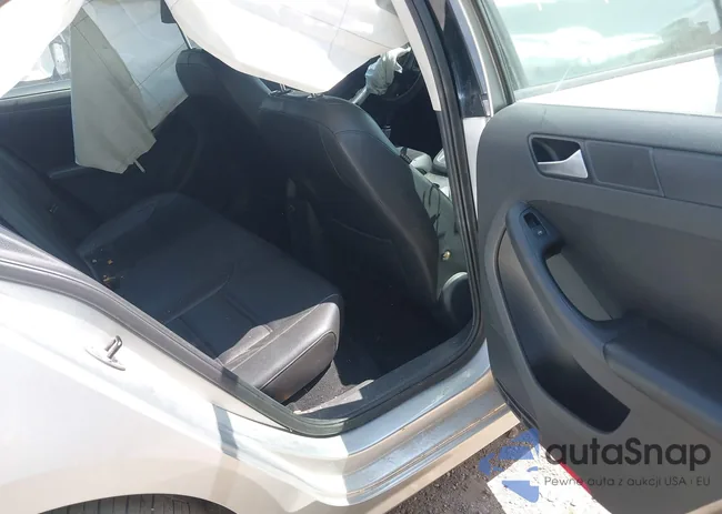 3VWD17AJ8EM313717: 42289007