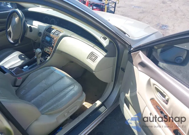 4T1BF28B6YU057764: 42290639