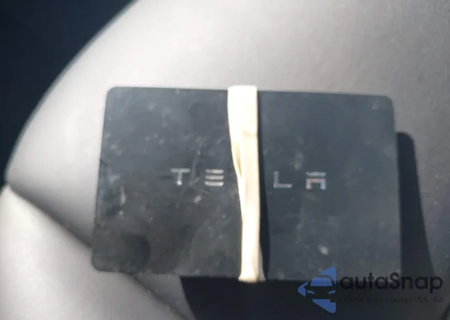 5YJ3E1EB9JF086703: 42290193