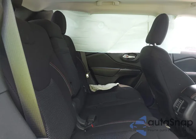 1C4PJLCB8GW283913: 42292998