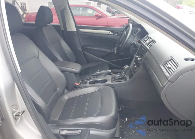 1VWBN7A36EC045247: 42295047