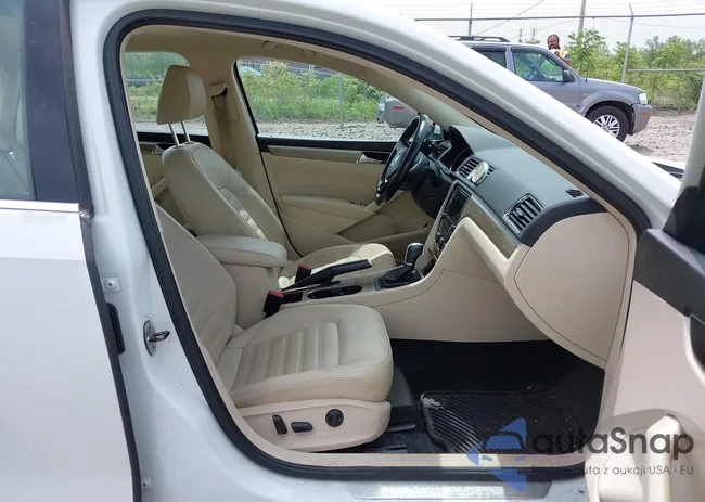 1VWCT7A33GC065582: 42296784