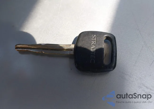 4T1BF28B53U321677: 42298385