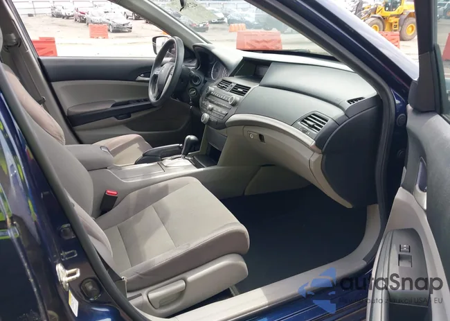 1HGCP2F34CA147590: 42299661