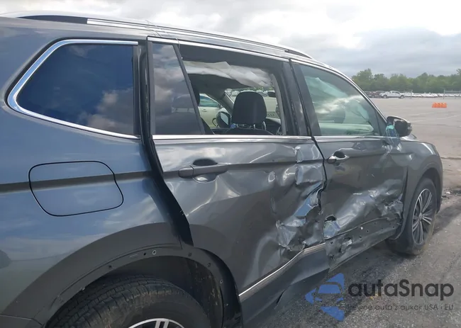 3VV3B7AX5KM124150: 42299786