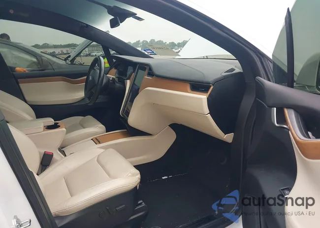 5YJXCBE26LF304404: 42300530