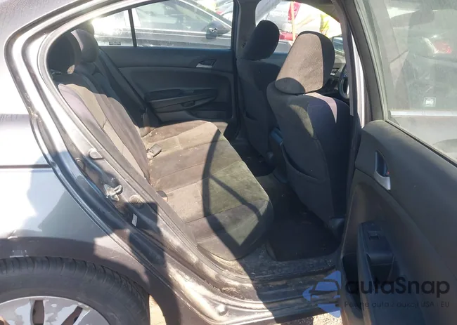 1HGCP26349A194210: 42300545