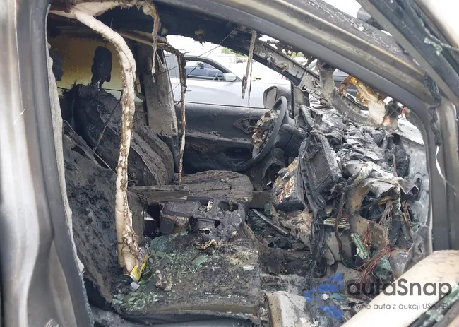 2C4RC1FG0JR279837: 42301679