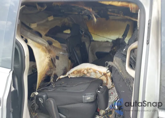 2C4RC1FG0JR279837: 42301679