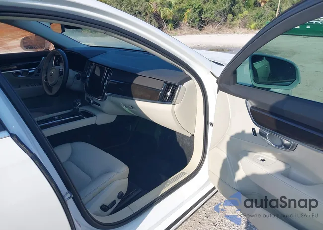 LVY992MK6JP031811: 42301680