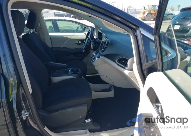 2C4RC1FG7LR222666: 42301759