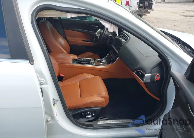 SAJAH4EVXJCP17404: 42300807