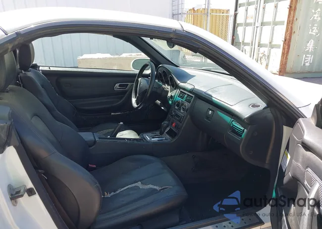 WDBKK49FX1F218767: 42301070